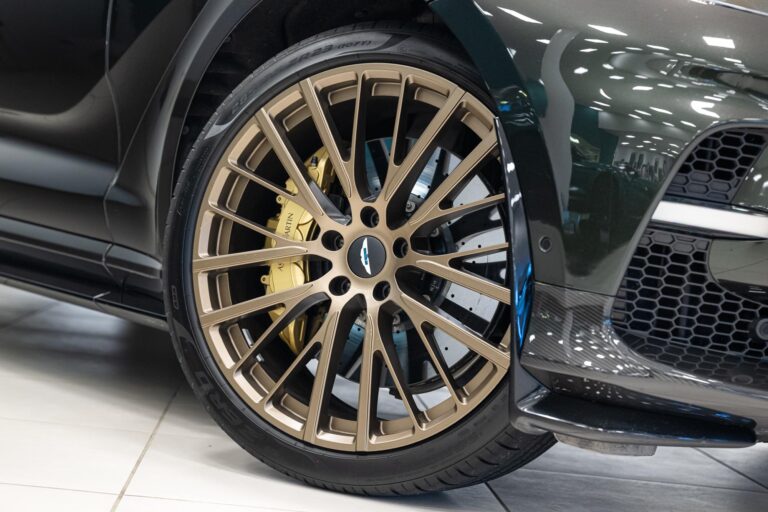 Aston Martin DBX 707