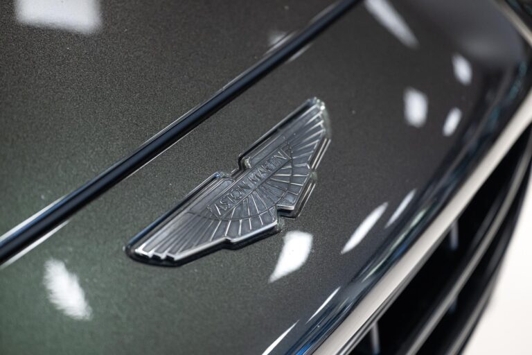 Aston Martin DBX 707