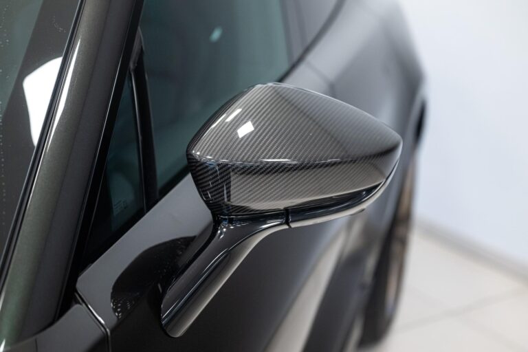 Aston Martin DBX 707