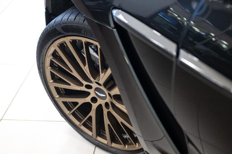 Aston Martin DBX 707