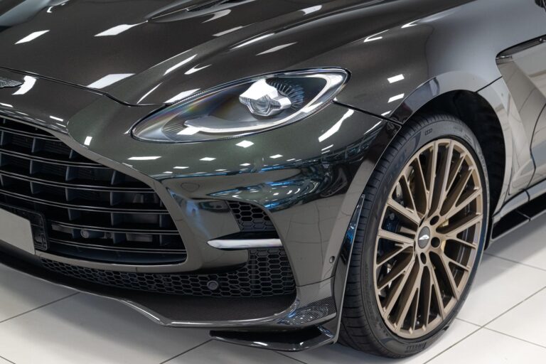Aston Martin DBX 707