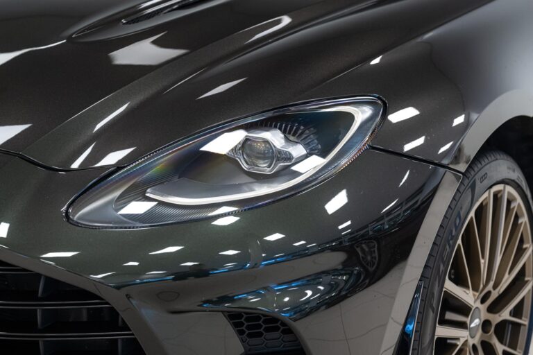 Aston Martin DBX 707