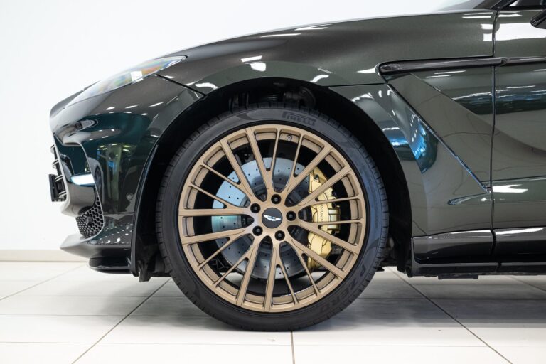 Aston Martin DBX 707