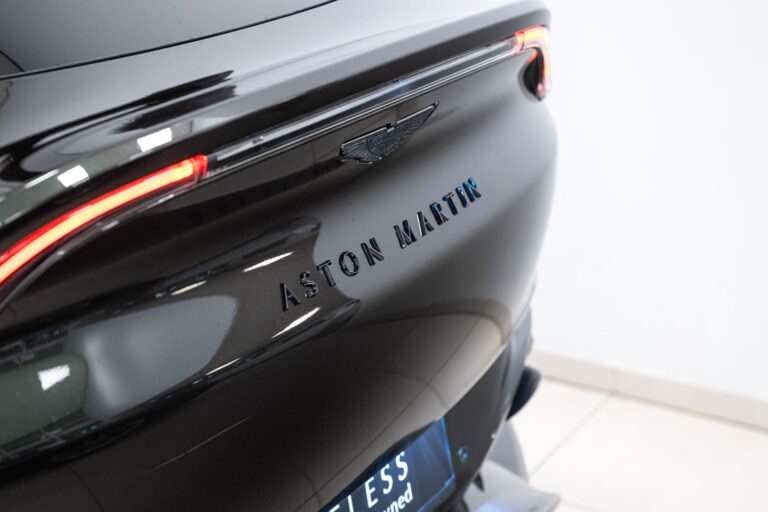 Aston Martin DBX 707