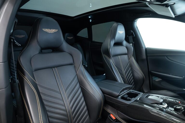 Aston Martin DBX 707