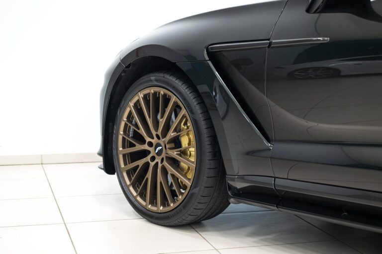 Aston Martin DBX 707